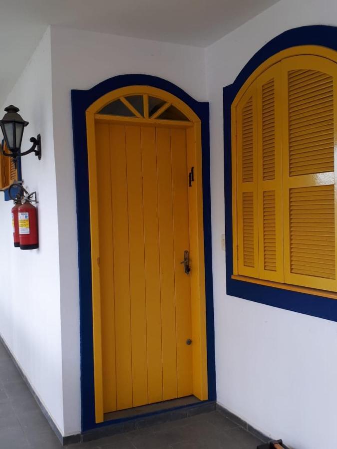 Апарт отель Residencial Colonial Amarelo A 150M Da Praia De Mariscal Бомбиньяс Экстерьер фото