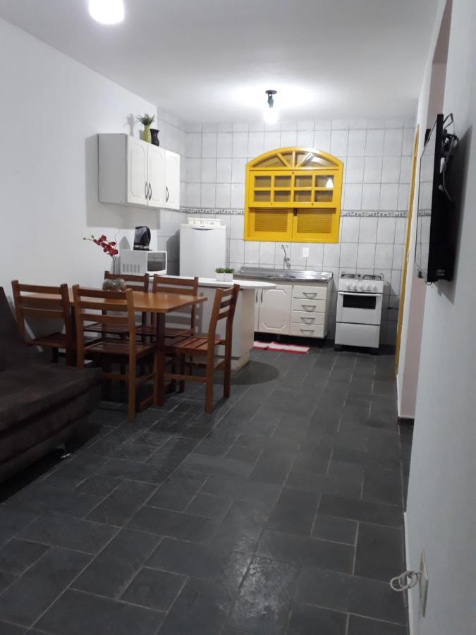 Апарт отель Residencial Colonial Amarelo A 150M Da Praia De Mariscal Бомбиньяс Экстерьер фото